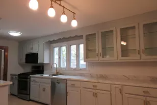 6 Bristol St, Lowell, MA 01852 - Photo 12