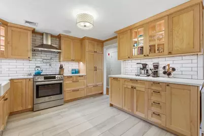66 Phillips Cir, Waltham, MA 02452 - Photo 8