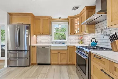 66 Phillips Cir, Waltham, MA 02452 - Photo 6