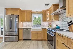 66 Phillips Cir, Waltham, MA 02452 - Photo 6