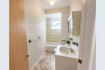 212 Brightman St, Fall River, MA 02720 - Photo 6