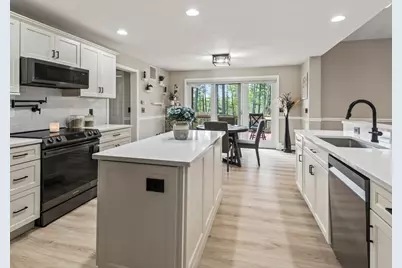 33 Smallwood Cir, Boylston, MA 01505 - Photo 14