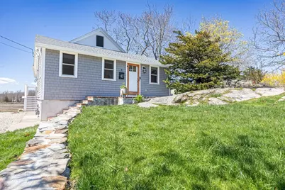 9 Chestnut Pl, Hingham, MA 02043 - Photo 2
