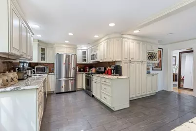 542 Commonwealth Ave #542, Newton, MA 02459 - Photo 4