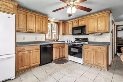 8 Portsmouth Rd, Amesbury, MA 01913 - Photo 12
