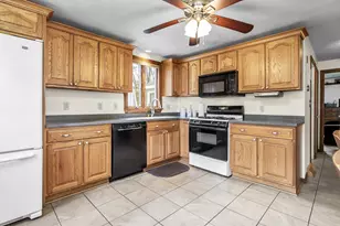 8 Portsmouth Rd, Amesbury, MA 01913 - Photo 12