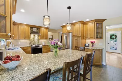 18 Oakridge Dr, Saugus, MA 01906 - Photo 10