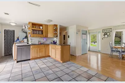 304 Bushee Road, Swansea, MA 02777 - Photo 4