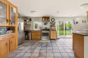 304 Bushee Rd, Swansea, MA 02777 - Photo 6