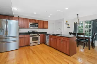 29 Spruce St, Waltham, MA 02453 - Photo 4
