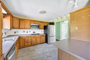 33 Thatchers Ln, Falmouth, MA 02536 - Photo 10
