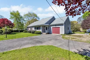 33 Thatchers Ln, Falmouth, MA 02536 - Photo 2
