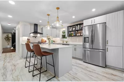 6 Phillips Dr, Holyoke, MA 01040 - Photo 2