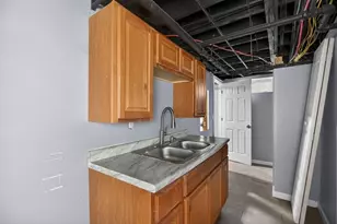 253 Oak St, Holyoke, MA 01040 - Photo 10