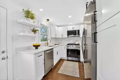 7 Franklin St, Boston, MA 02136 - Photo 16