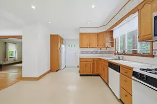 86 Hawthorne St, Boston, MA 02131 - Photo 16