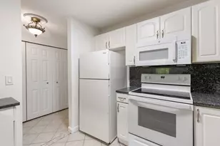 17 Weld St, Framingham, MA 01702 - Photo 6