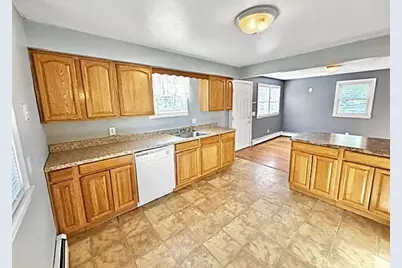 34 Marjorie St, Worcester, MA 01604 - Photo 6