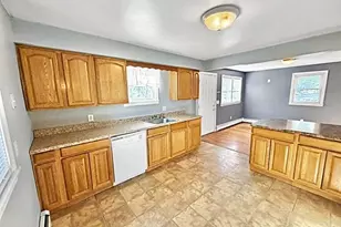 34 Marjorie St, Worcester, MA 01604 - Photo 6