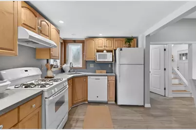 29 Bacheller St, Lynn, MA 01904 - Photo 8