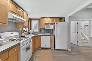 29 Bacheller St, Lynn, MA 01904 - Photo 8