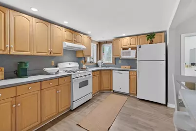 29 Bacheller St, Lynn, MA 01904 - Photo 6