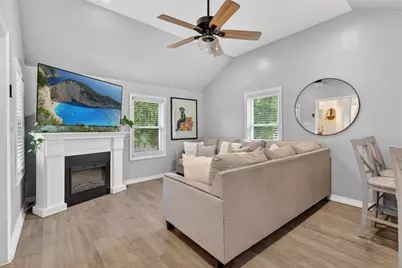 29 Bacheller St, Lynn, MA 01904 - Photo 4