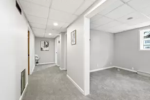 42 Amos Dr, Springfield, MA 01118 - Photo 20