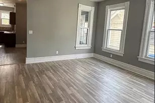16 Amherst St, Springfield, MA 01109 - Photo 2