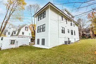 125 Mt Vernon St, Newton, MA 02465 - Photo 4