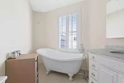 402 E 3rd St #1, Boston, MA 02127 - Photo 18