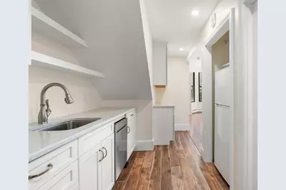 9 Thomas Park #3, Boston, MA 02127 - Photo 8