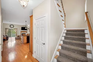 40 Lynnes Way, Tewksbury, MA 01876 - Photo 2
