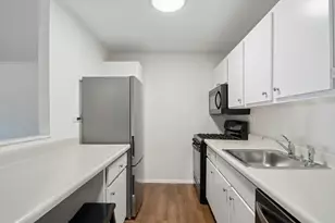 9 Hawthorne Pl, Boston, MA 02114 - Photo 10