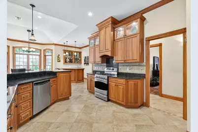 357 Westerly Cir, Ludlow, MA 01056 - Photo 4