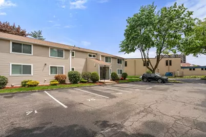 8 Arbor Way #A, Holyoke, MA 01040 - Photo 2