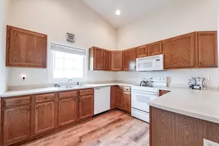 11 Notre Dame St, Westfield, MA 01085 - Photo 6