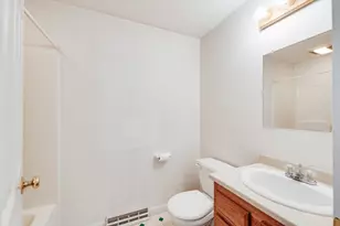 11 Notre Dame St, Westfield, MA 01085 - Photo 24