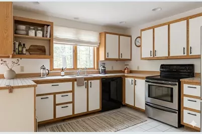 131 Jewett  St, Pepperell, MA 01463 - Photo 10