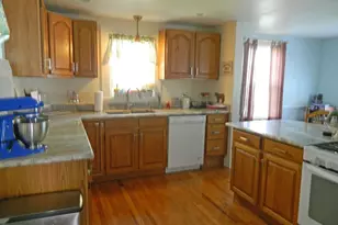 61 Gregory St, Marblehead, MA 01945 - Photo 6
