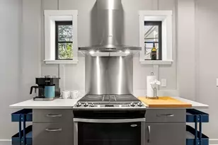 653 E 3rd St, Boston, MA 02127 - Photo 8