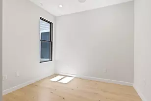340 W 2nd St, Boston, MA 02127 - Photo 16