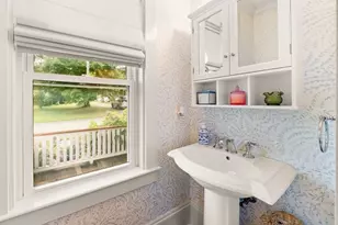 548 Elm St, Dartmouth, MA 02748 - Photo 10