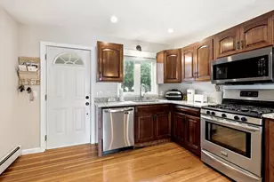 27 Stebbins St, Ludlow, MA 01056 - Photo 16