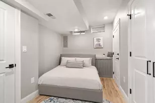 142 W 8th St, Boston, MA 02127 - Photo 12