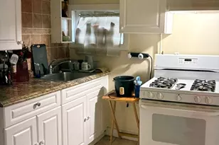 93 Thompson St, Springfield, MA 01109 - Photo 8
