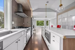 202 Rawson Rd, Brookline, MA 02445 - Photo 2