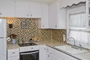854 Grayson Dr, Springfield, MA 01119 - Photo 6