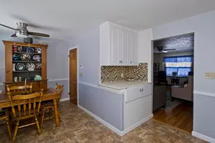 854 Grayson Dr, Springfield, MA 01119 - Photo 10