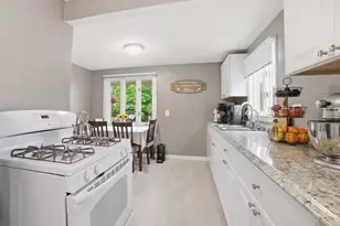 11 Scenic Dr, Worcester, MA 01602 - Photo 8